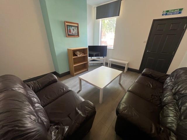 129 Charlotte Road,Bramall Lane,Sheffield,4 Bedrooms Bedrooms,2 BathroomsBathrooms,Terraced,1712